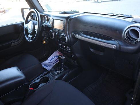 Used 2015 Jeep Wrangler Sport image 32