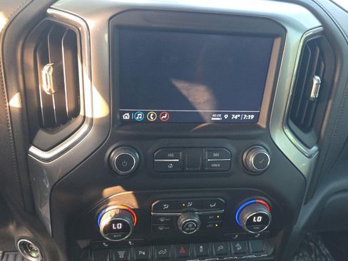 Used 2022 Chevrolet Silverado 2500 LT w/ Midnight Edition AWD/4WD image 15