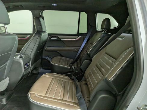 New 2026 GMC Acadia Denali Ultimate w/ LPO, Floor Liner Package image 32