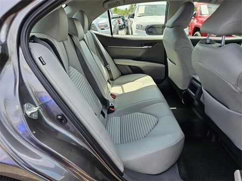 Used 2022 Toyota Camry SE image 11