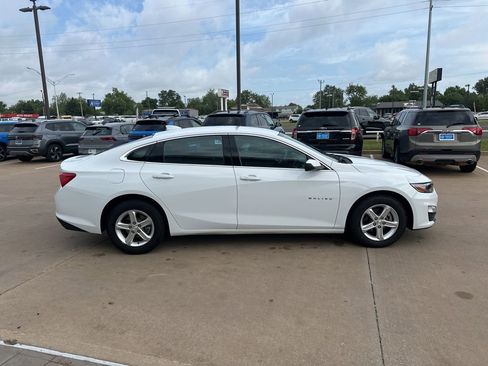 Used 2023 Chevrolet Malibu LT w/ Driver Confidence Package FWD image 4