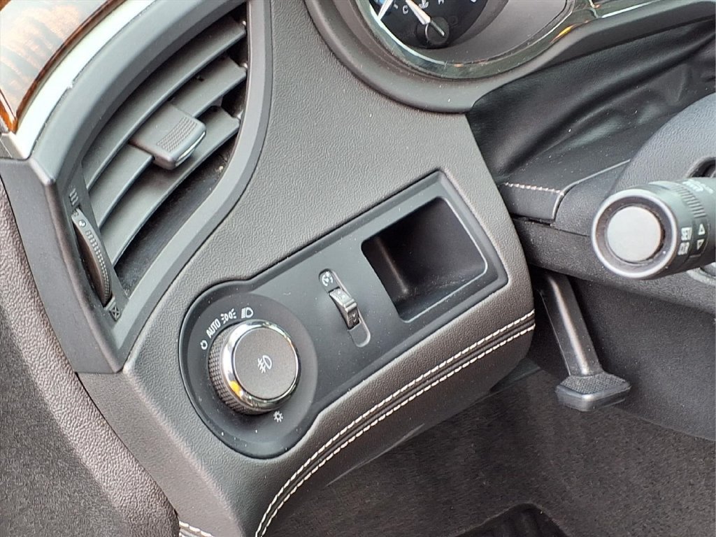 Used 2013 Buick LaCrosse Leather FWD image 13