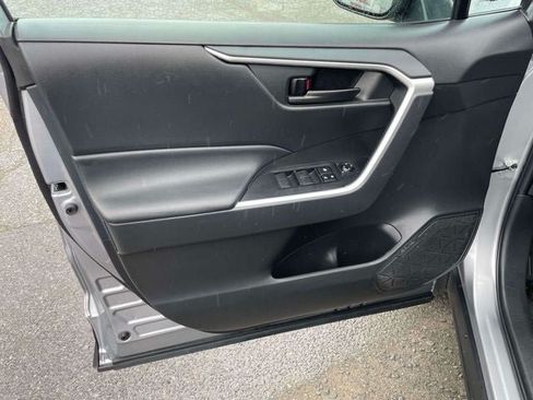 Used 2023 Toyota RAV4 LE AWD/4WD image 18