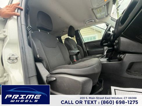Used 2019 Jeep Renegade Altitude w/ Quick Order Package 2XM AWD/4WD image 17