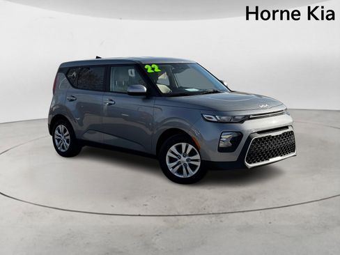 Certified 2022 Kia Soul LX image 2