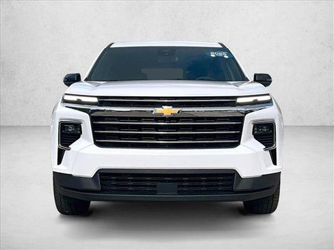 Used 2025 Chevrolet Traverse LT FWD image 3