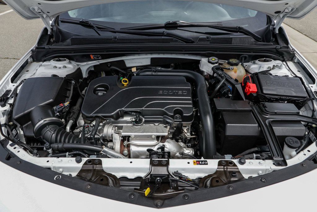 Used 2025 Chevrolet Malibu RS FWD image 35