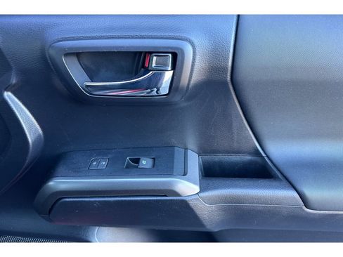 Used 2020 Toyota Tacoma 2WD Double Cab image 18