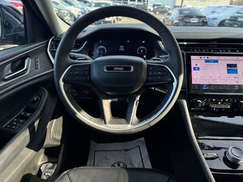 Used 2023 Jeep Grand Cherokee Limited w/ Luxury Tech Group II image 23