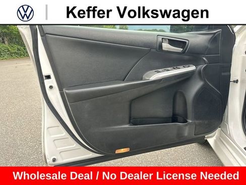 Used 2012 Toyota Camry SE w/ Leather Pkg FWD image 14