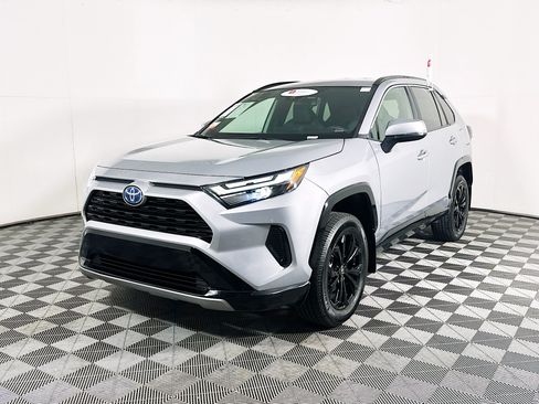 Certified 2024 Toyota RAV4 SE AWD/4WD image 7