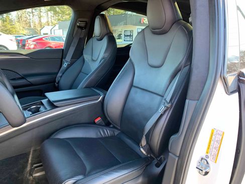 Used 2022 Tesla Model X image 2