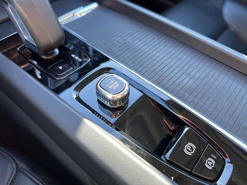 Certified 2025 Volvo S60 B5 Core image 29