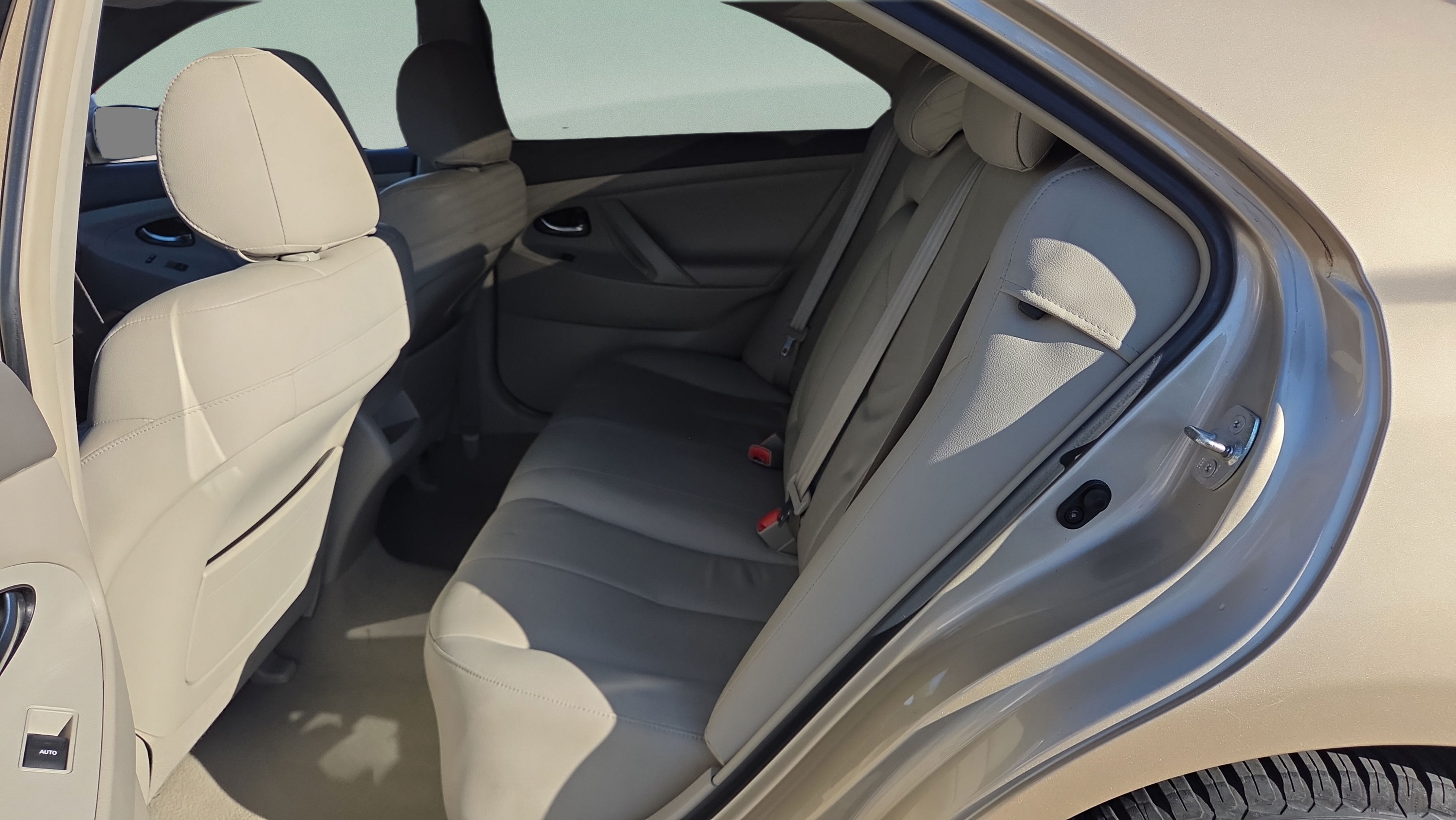 Used 2011 Toyota Camry LE w/ LE Extra-Value Pkg FWD image 11
