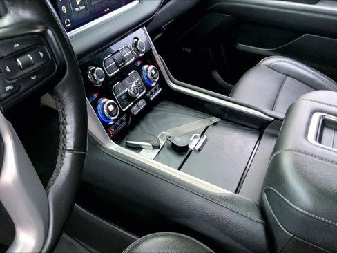 Used 2023 GMC Yukon Denali image 16
