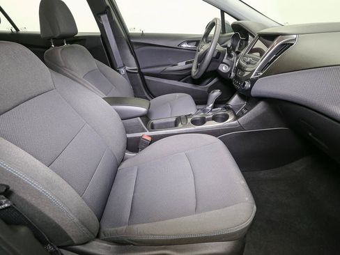 Used 2019 Chevrolet Cruze LT FWD image 16