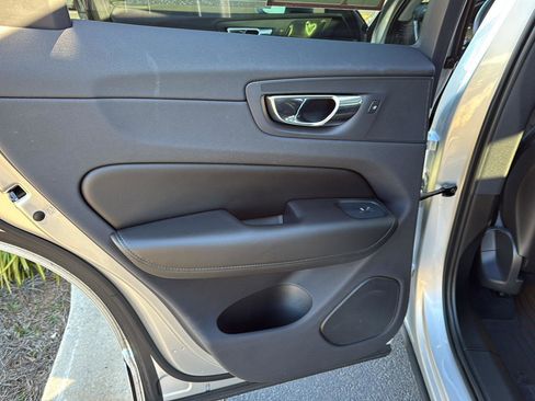 Used 2019 Volvo XC60 T5 Momentum w/ Multimedia Package image 15