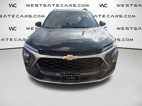 Used 2025 Chevrolet Trax LT w/ LT Convenience Package FWD image 2