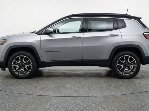 Used 2025 Jeep Compass Trailhawk image 5