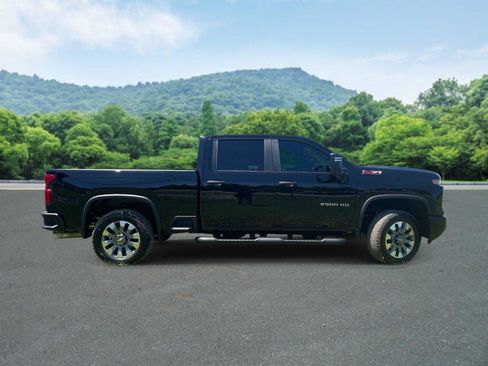 Used 2025 Chevrolet Silverado 2500 Custom w/ Custom Value Package AWD/4WD image 19