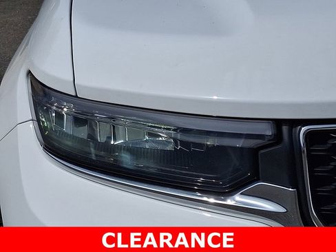 Used 2023 Jeep Grand Cherokee Laredo AWD/4WD image 9