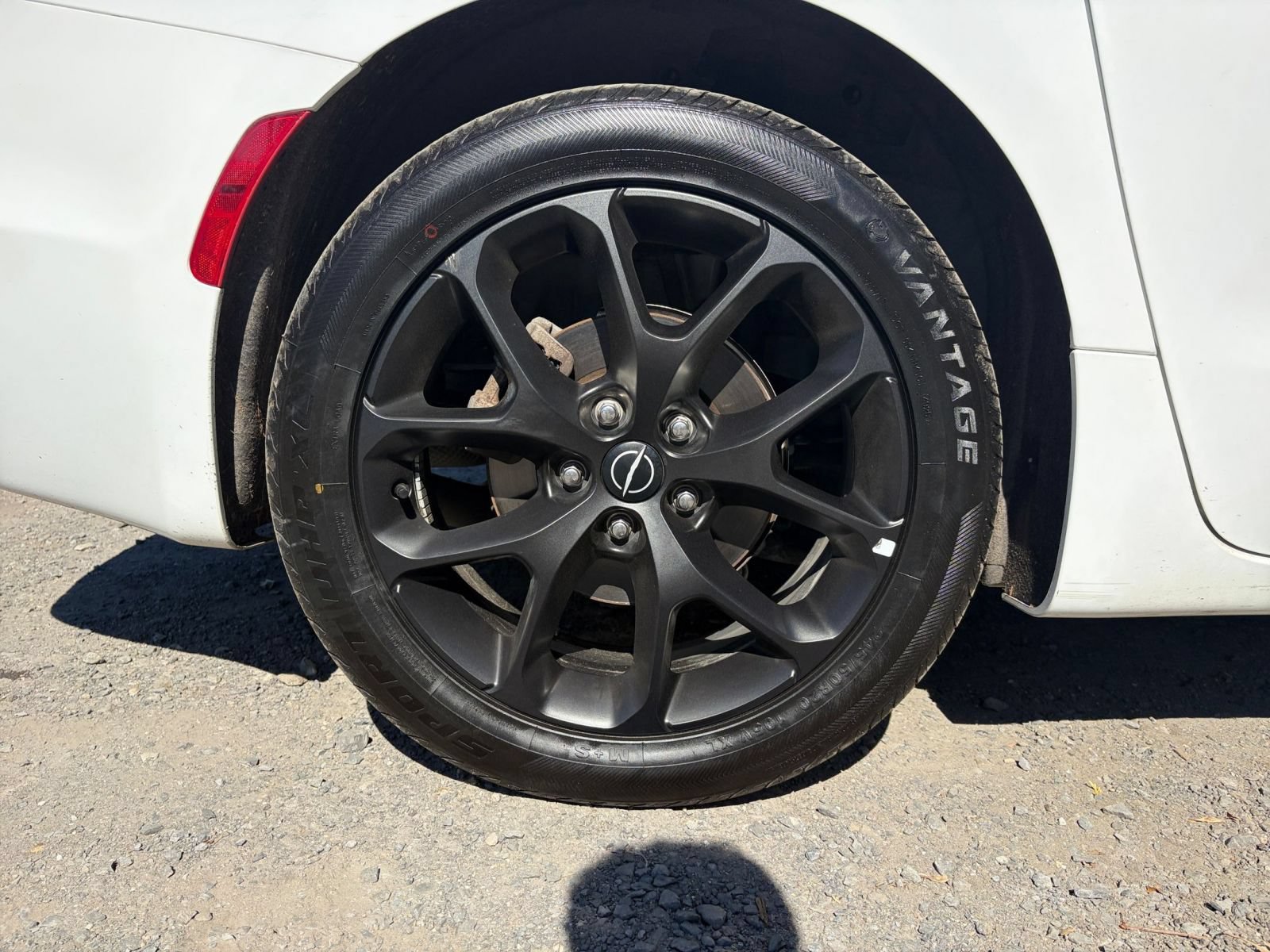 Used 2025 Chrysler Pacifica Limited FWD image 34