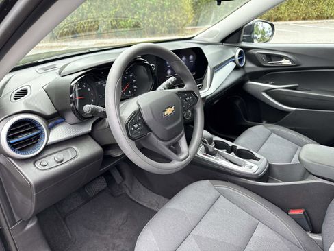 Used 2026 Chevrolet Trax LS w/ LS Convenience Package FWD image 21