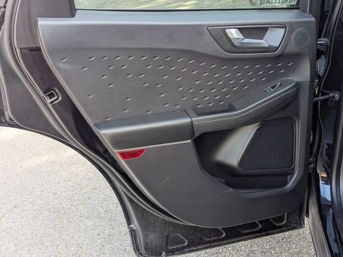 Used 2020 Ford Escape Titanium image 15