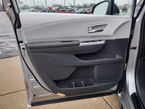 Used 2021 Toyota Sienna XSE image 21