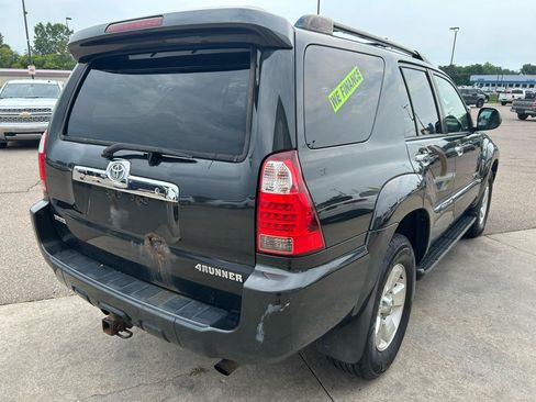 Used 2007 Toyota 4Runner SR5 AWD/4WD image 5