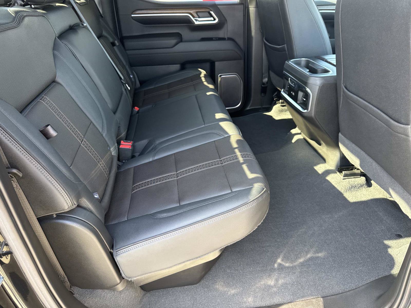 Used 2022 Chevrolet Silverado 1500 High Country w/ Technology Package AWD/4WD image 33