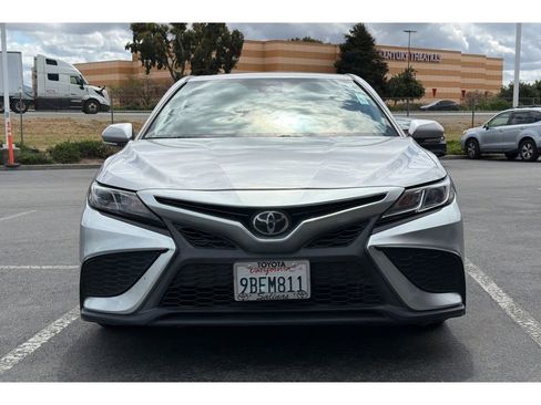 Used 2022 Toyota Camry SE w/ Convenience Package FWD image 3