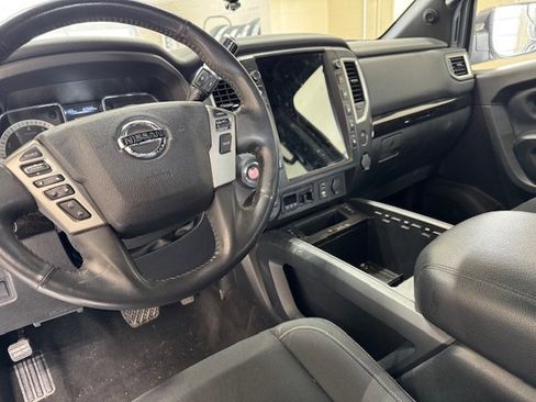 Used 2018 Nissan Titan SV w/ SV Convenience Package image 4