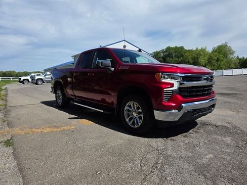 Used 2023 Chevrolet Silverado 1500 LT w/ Z71 Off-Road Package AWD/4WD image 6