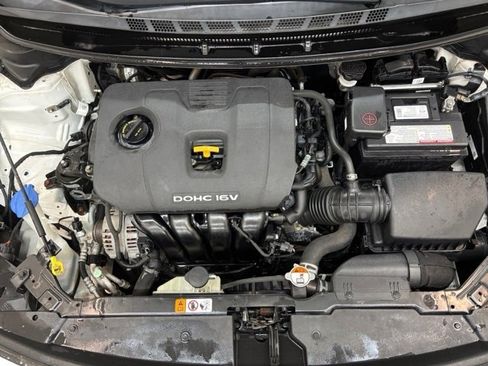 Used 2017 Kia Forte LX image 11