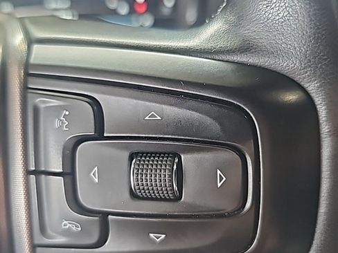 Used 2023 GMC Yukon XL SLT image 6