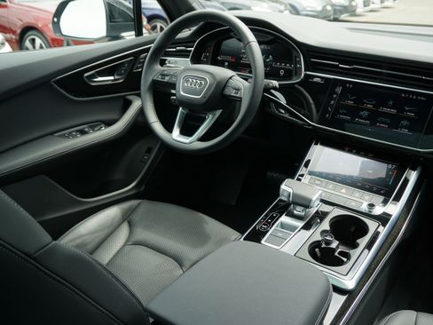 Certified 2025 Audi Q7 3.0T Premium Plus image 4