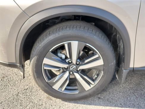 Certified 2025 Nissan Rogue SL image 6