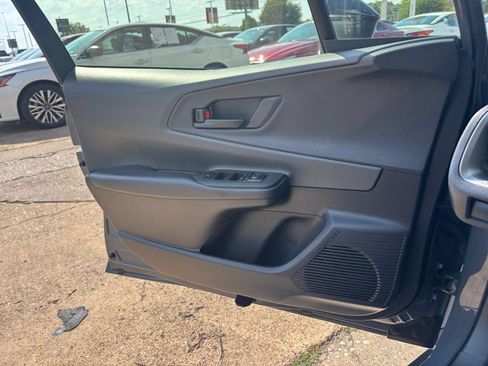 Used 2024 Toyota Prius LE FWD image 18