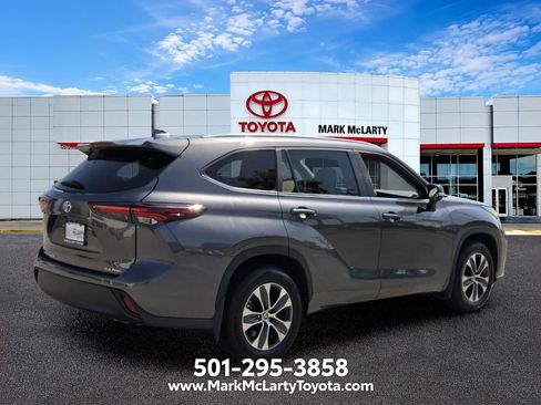 Used 2025 Toyota Highlander AWD image 5