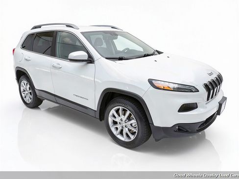 Used 2018 Jeep Cherokee Limited AWD/4WD image 3