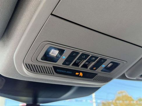 Used 2022 Ford Explorer XLT w/ Equipment Group 202A image 27