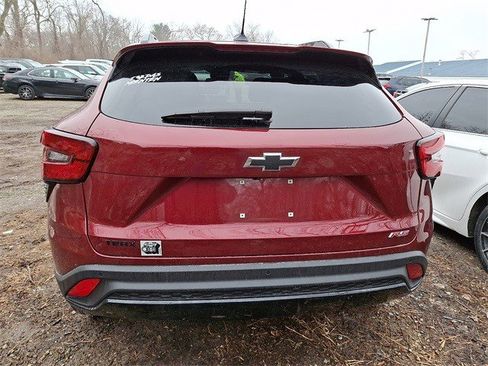 Certified 2025 Chevrolet Trax RS w/ Driver Confidence Package image 9