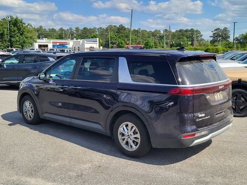 Used 2022 Kia Carnival LX FWD image 5