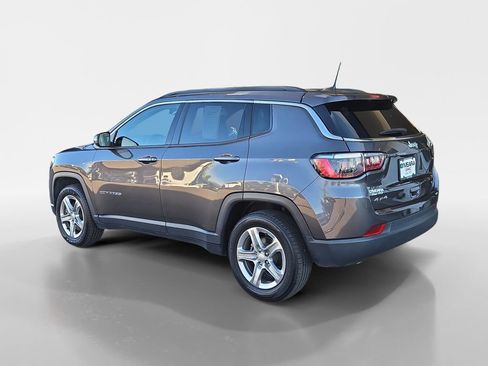 Used 2024 Jeep Compass Latitude image 3