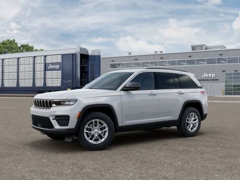 Certified 2025 Jeep Grand Cherokee Laredo X w/ Luxury Tech Group I AWD/4WD image 2