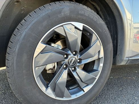 Used 2025 Nissan Rogue SV image 32