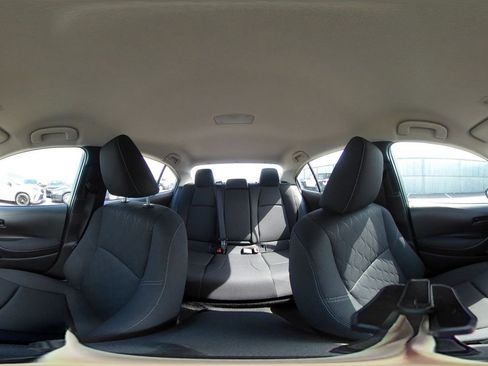 Used 2025 Toyota Corolla LE image 41