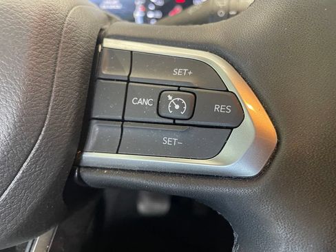 Used 2025 Jeep Compass Latitude AWD/4WD image 14
