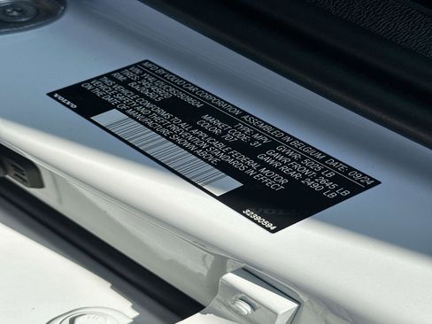 Certified 2025 Volvo XC40 B5 Plus image 29